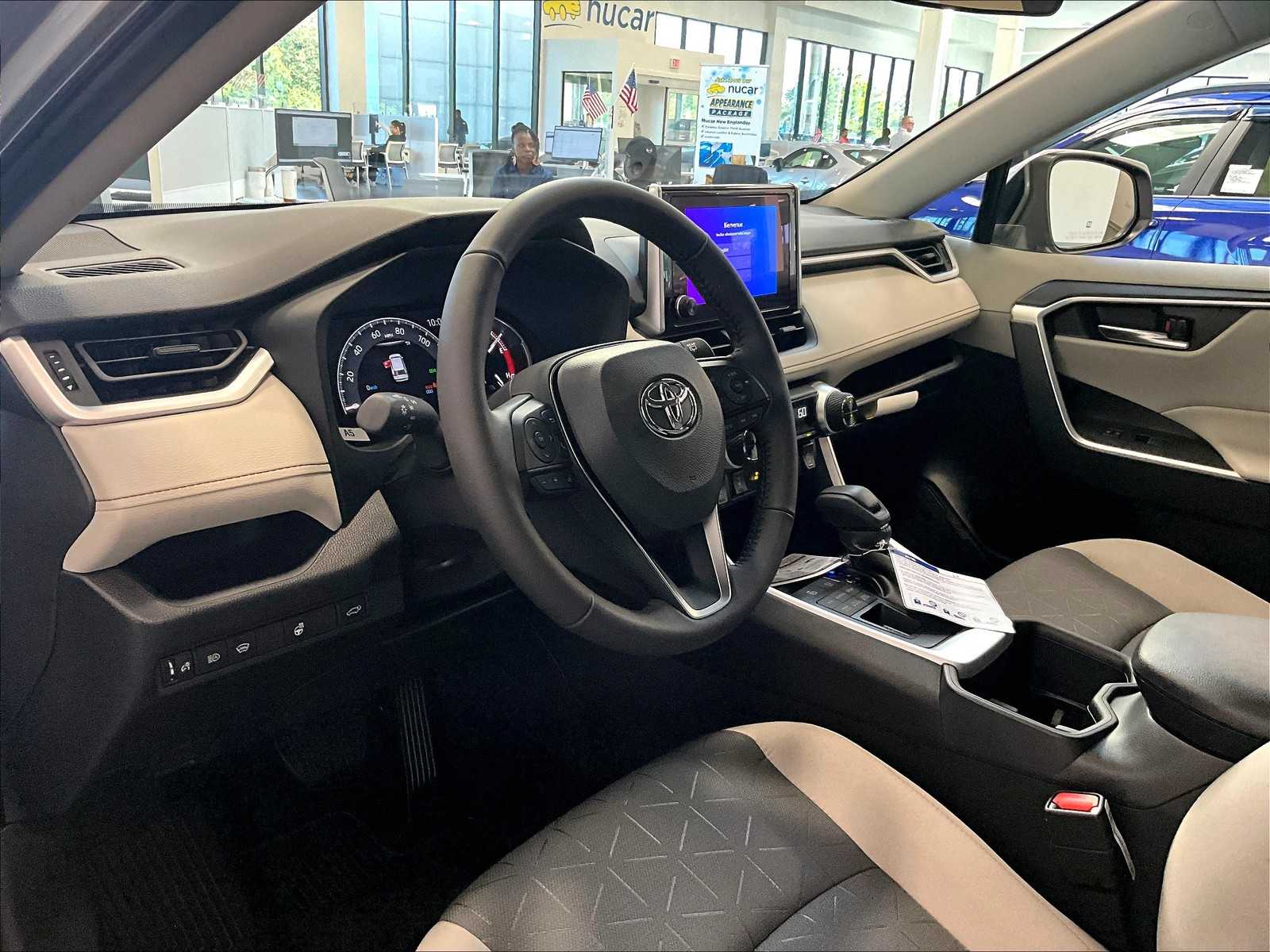 2025 Toyota RAV4 XLE photo 5