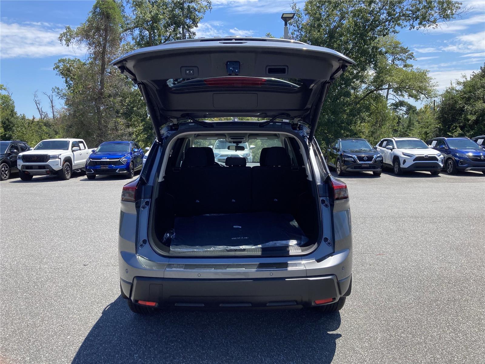 2026 Nissan Rogue SV photo 35