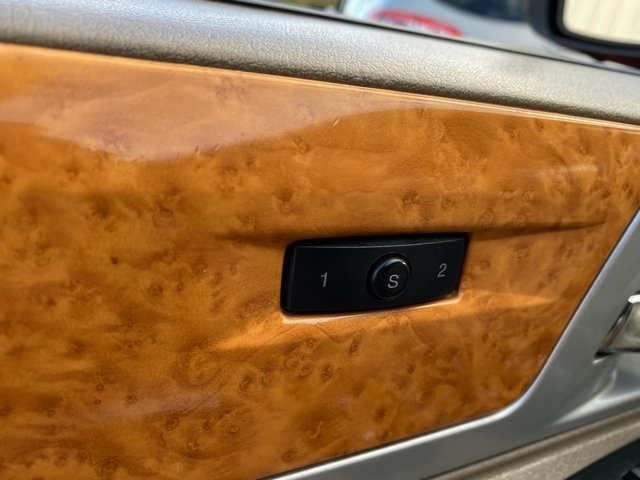 2010 Chrysler Town & Country Limited photo 14