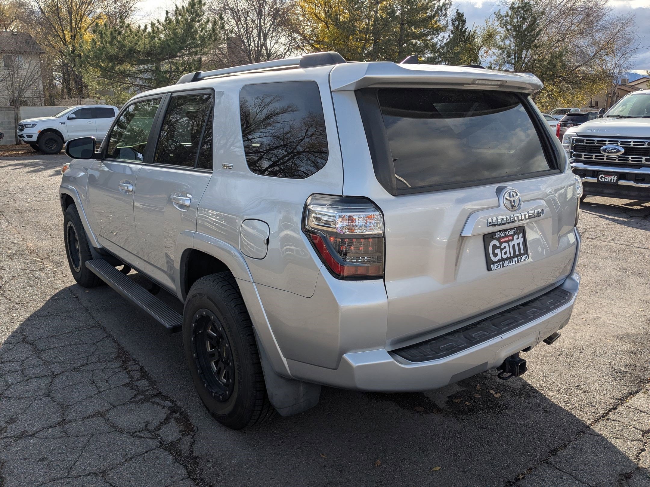 2020 Toyota 4Runner SR5 photo 4