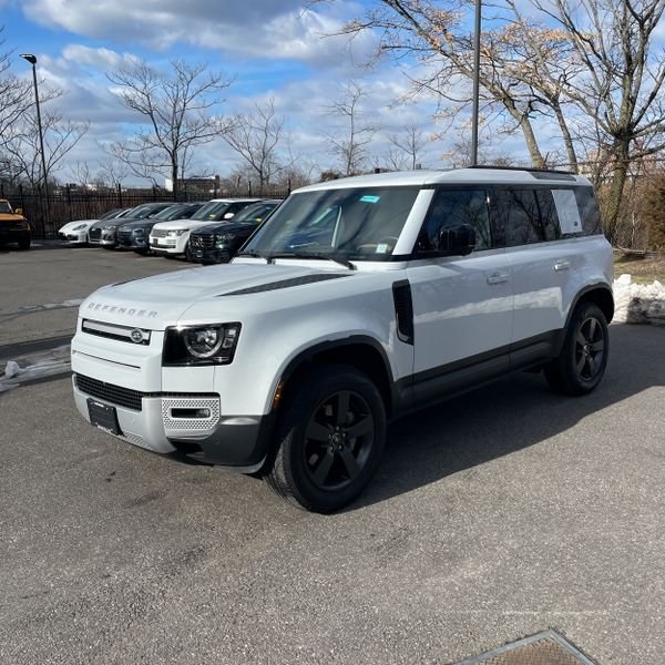 2023 Land Rover Defender SE's photo