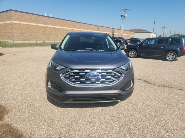 2024 Ford Edge Titanium photo 4