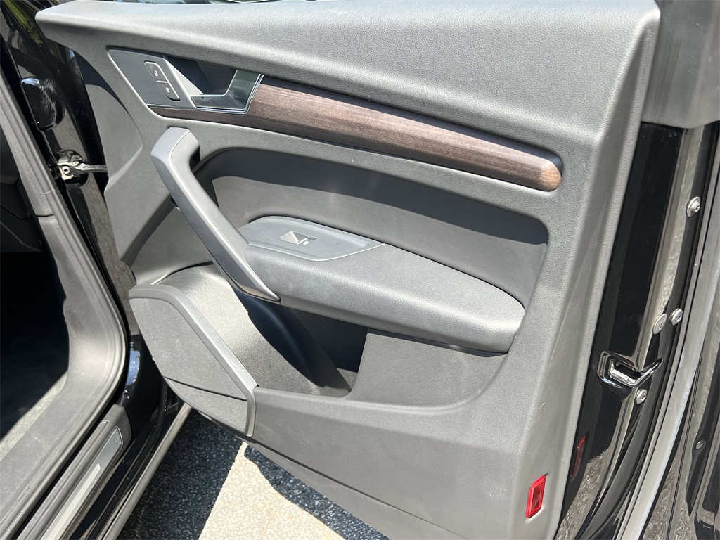 2021 Audi Q5 45 Premium photo 11