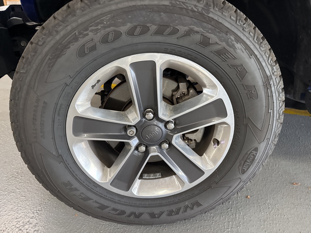 2018 Jeep Wrangler Unlimited Sahara photo 2