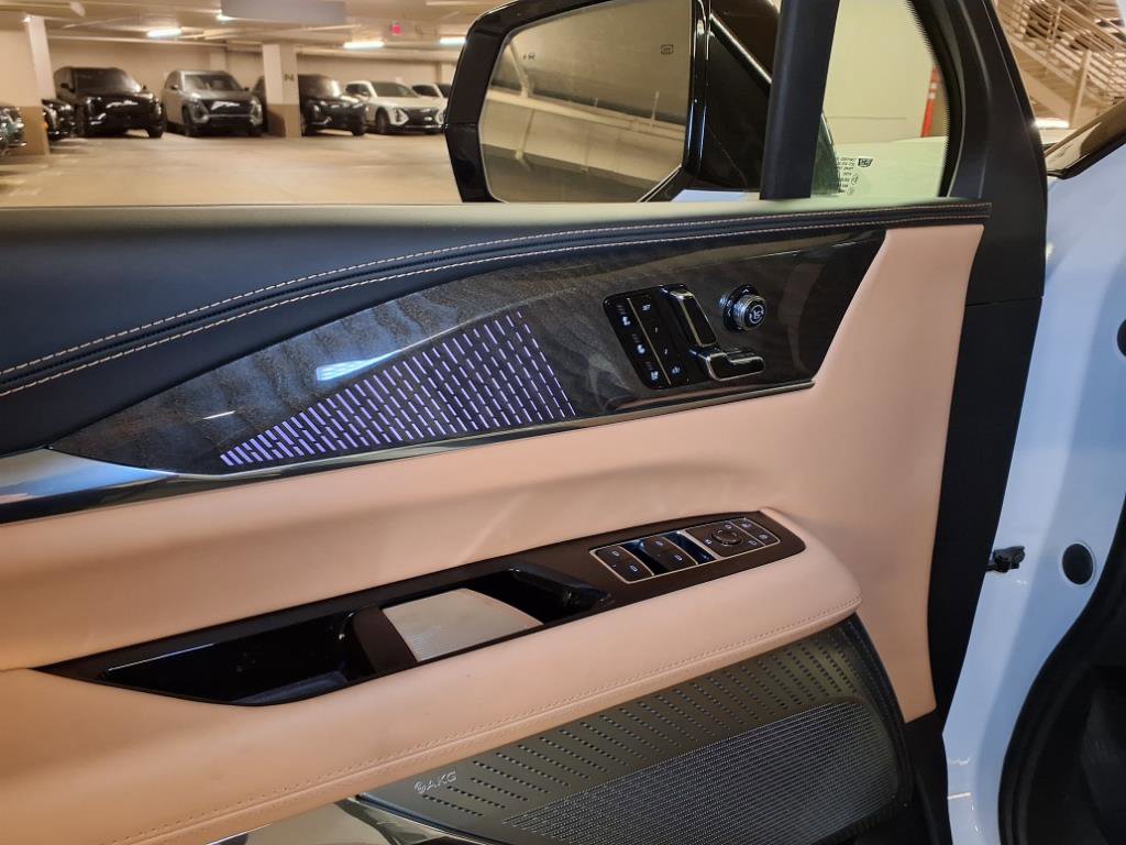 2025 Cadillac Escalade IQ Luxury photo 15