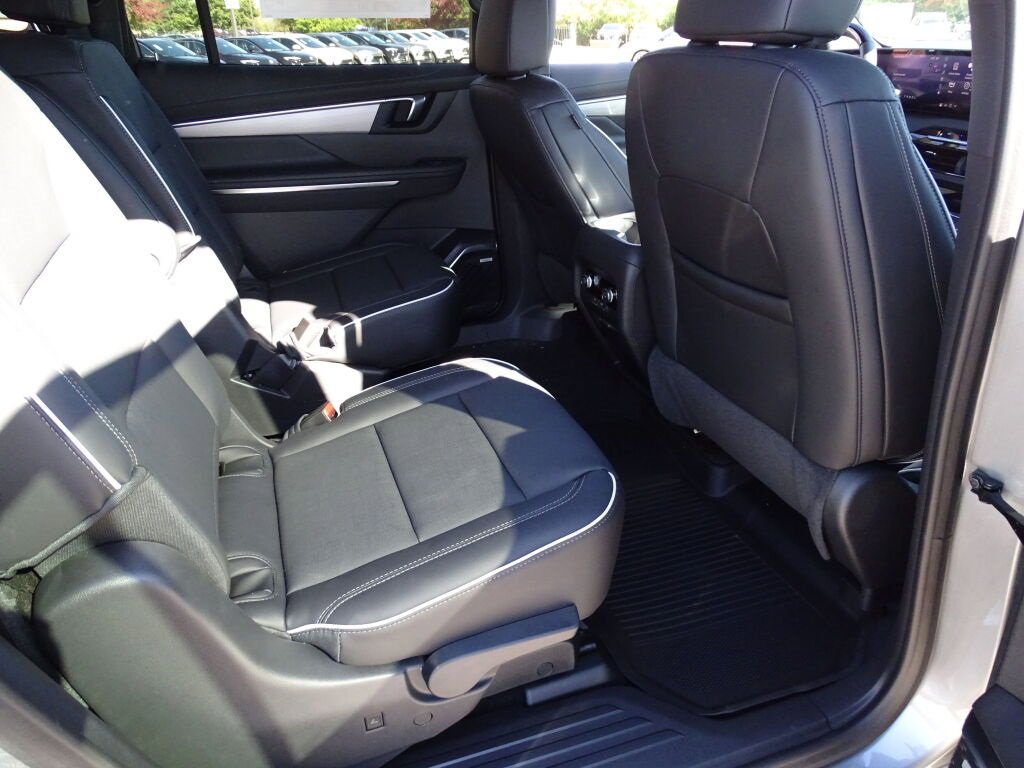 2025 Buick Enclave Preferred photo 13