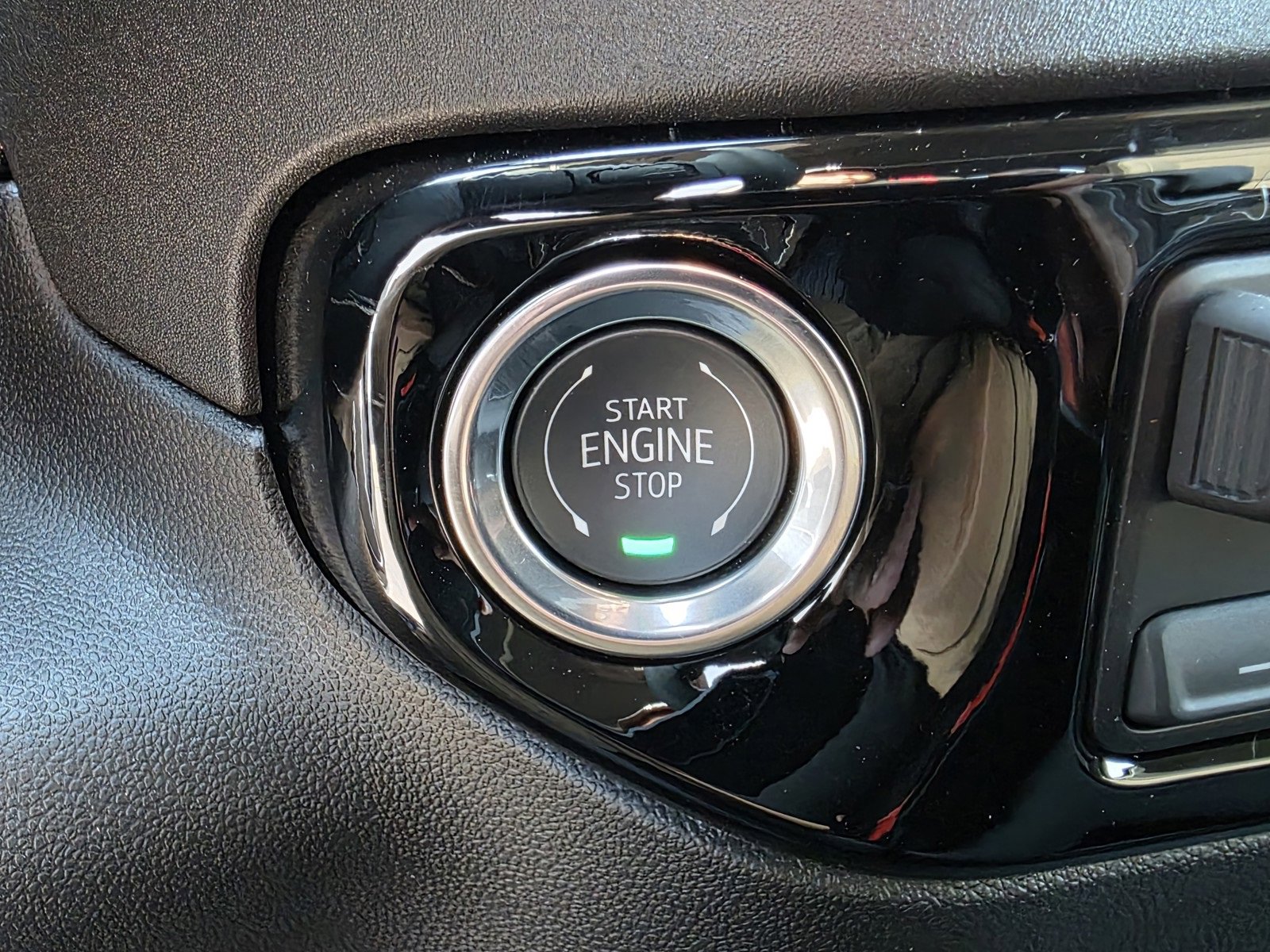 2025 Chevrolet Silverado 1500 LT photo 26