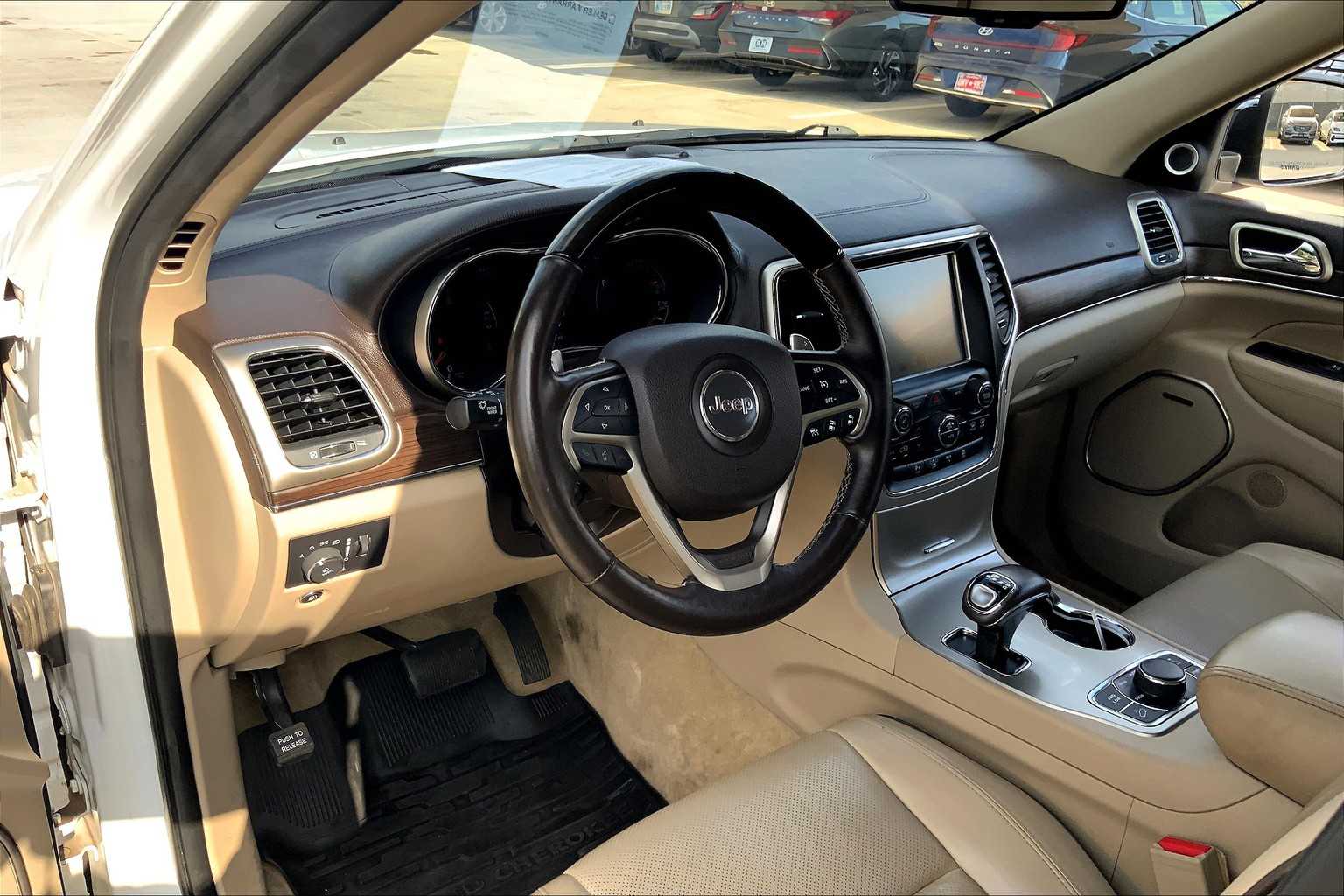 2015 Jeep Grand Cherokee Overland photo 13