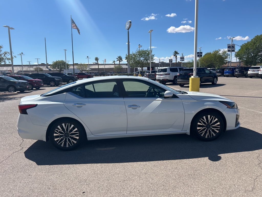 2023 Nissan Altima 2.5 SV photo 8