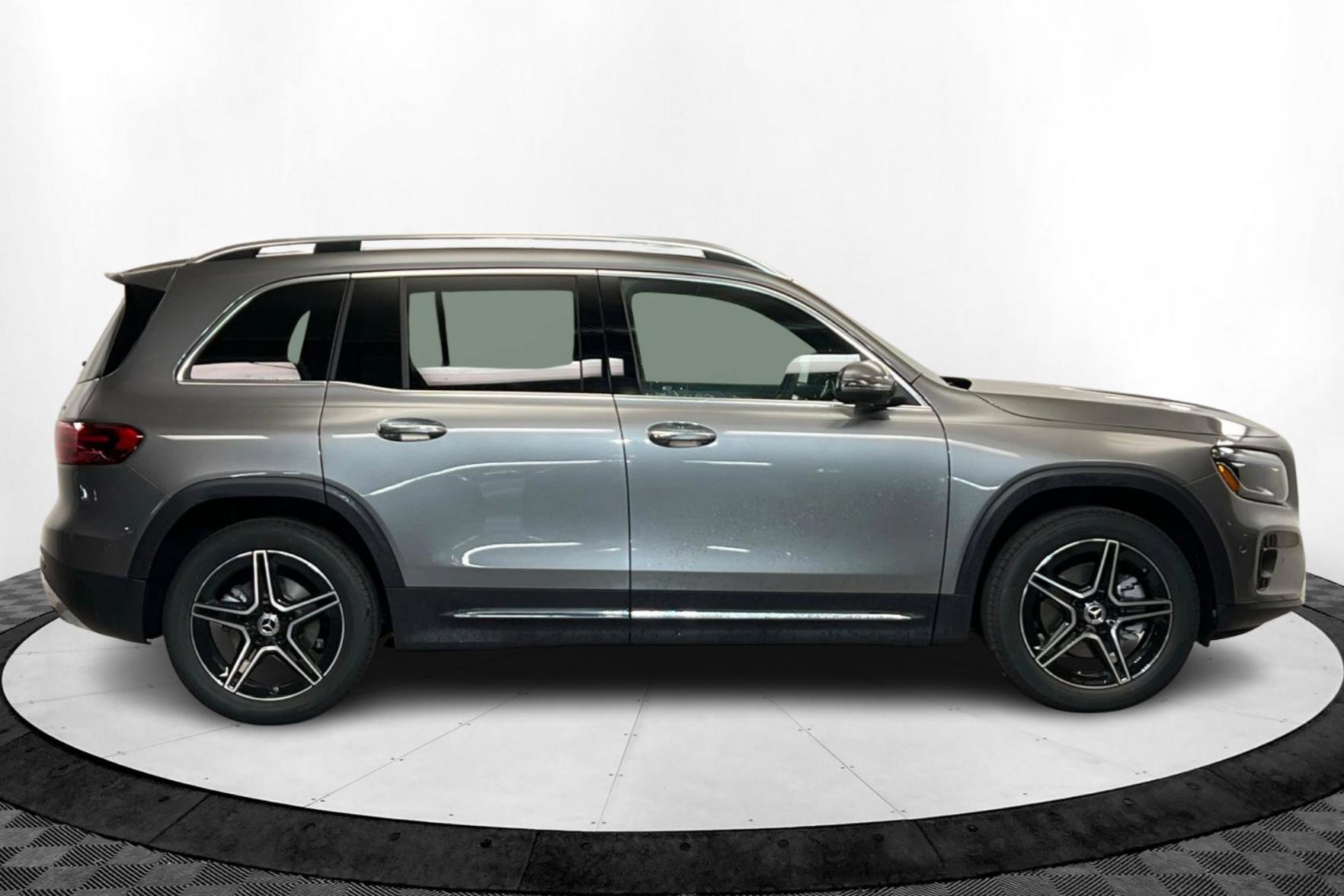2026 Mercedes Benz GLB 250 4MATIC photo 5