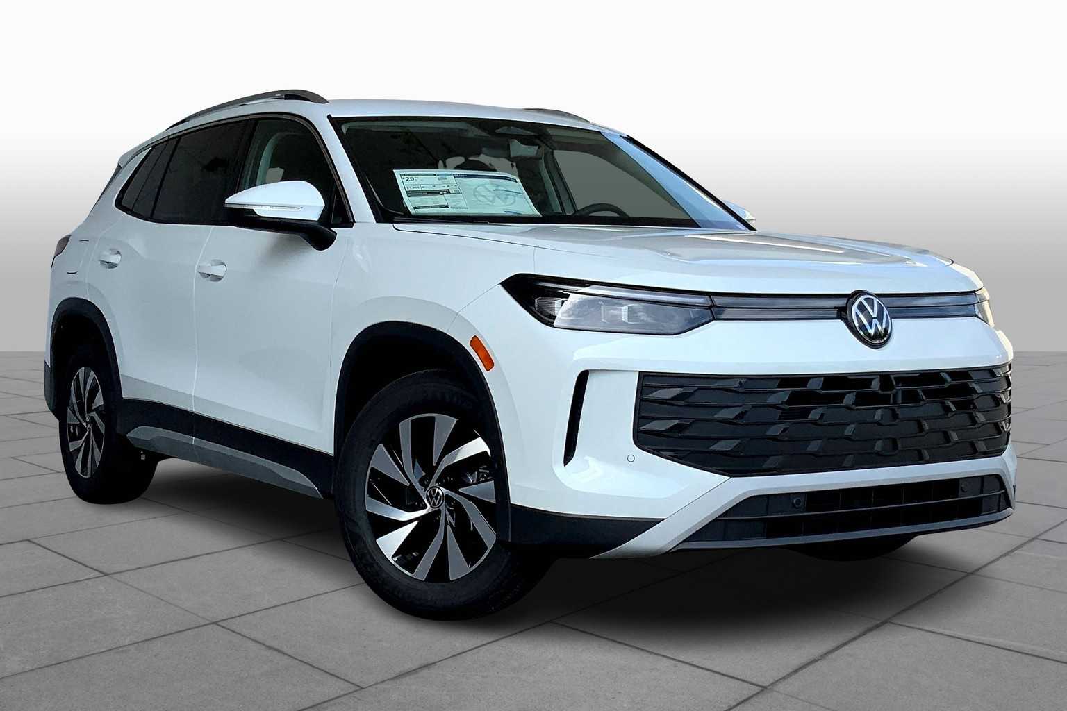 2025 Volkswagen Tiguan S photo 2