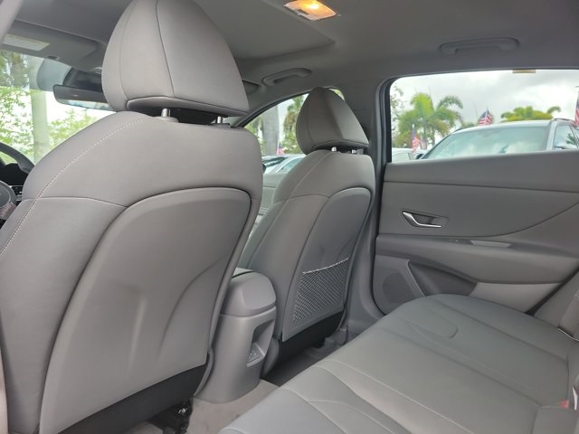 2025 Hyundai Elantra SEL Convenience photo 8