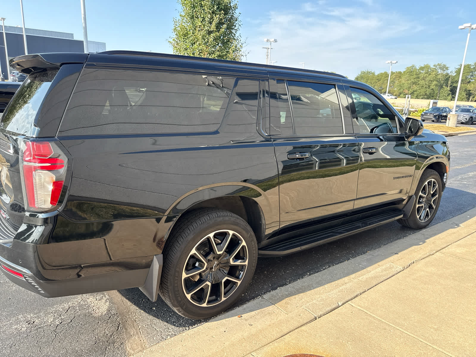 2021 Chevrolet Suburban RST photo 3