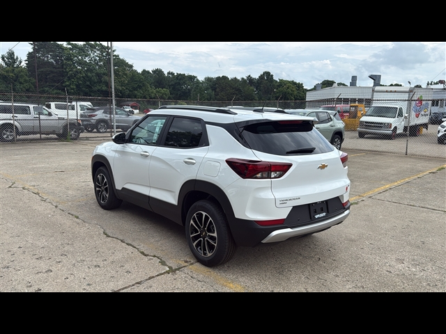 2026 Chevrolet Trailblazer LT photo 2