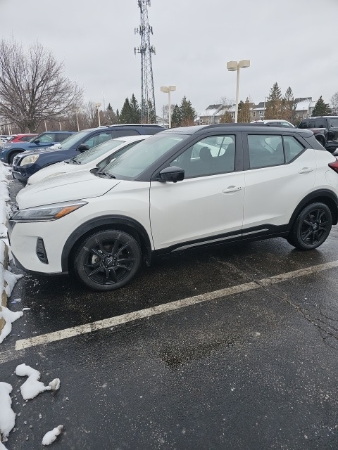 2023 Nissan Kicks SR's photo