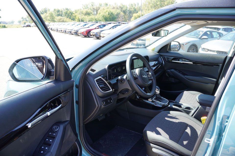 2026 Kia Seltos S photo 9