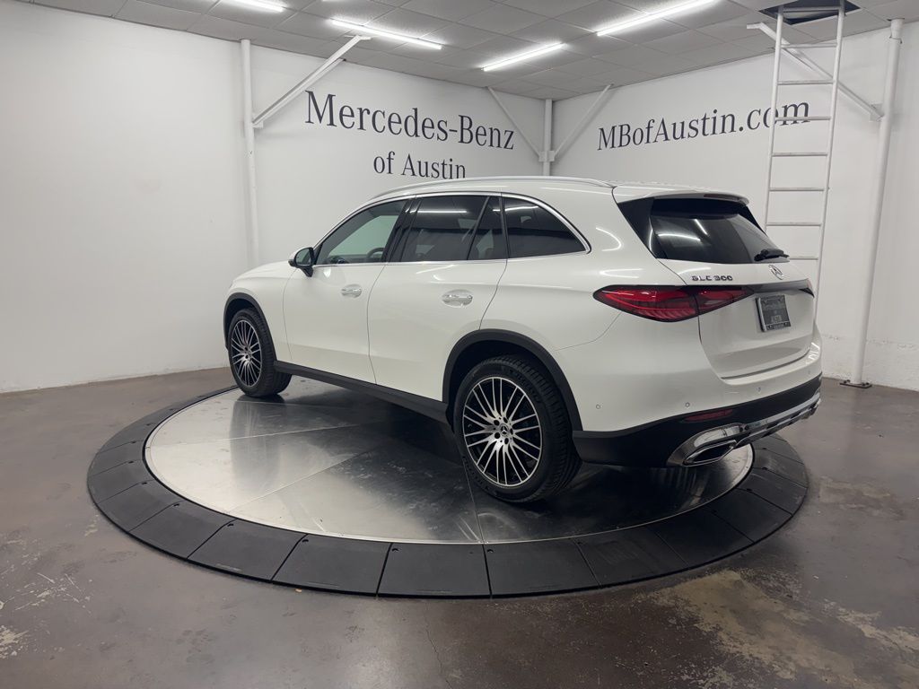 2026 Mercedes Benz GLC 300 photo 3