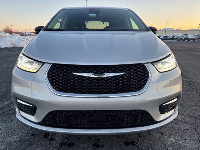 2024 Chrysler Pacifica Limited photo 2