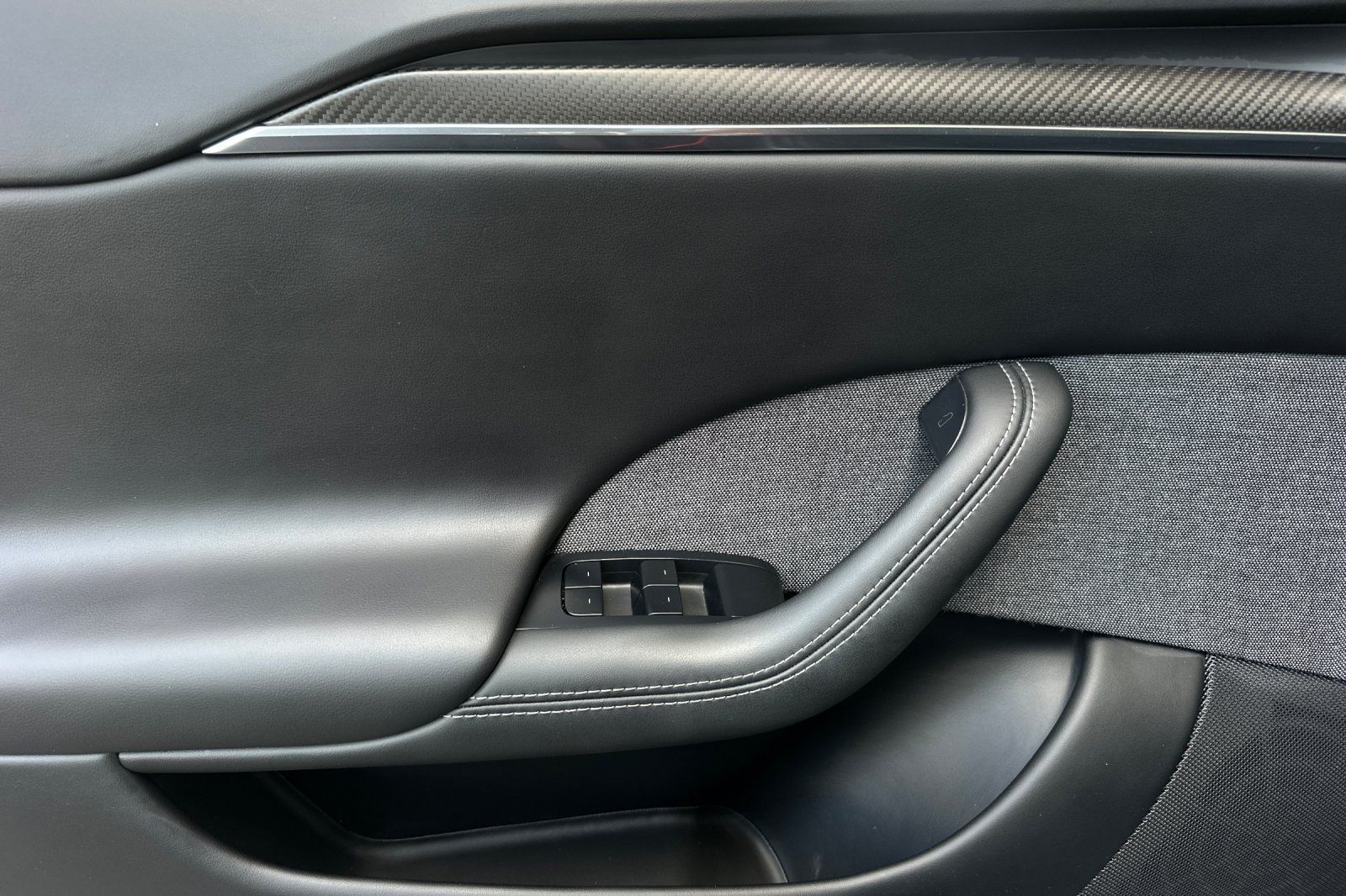 2024 Tesla Model S Plaid photo 17