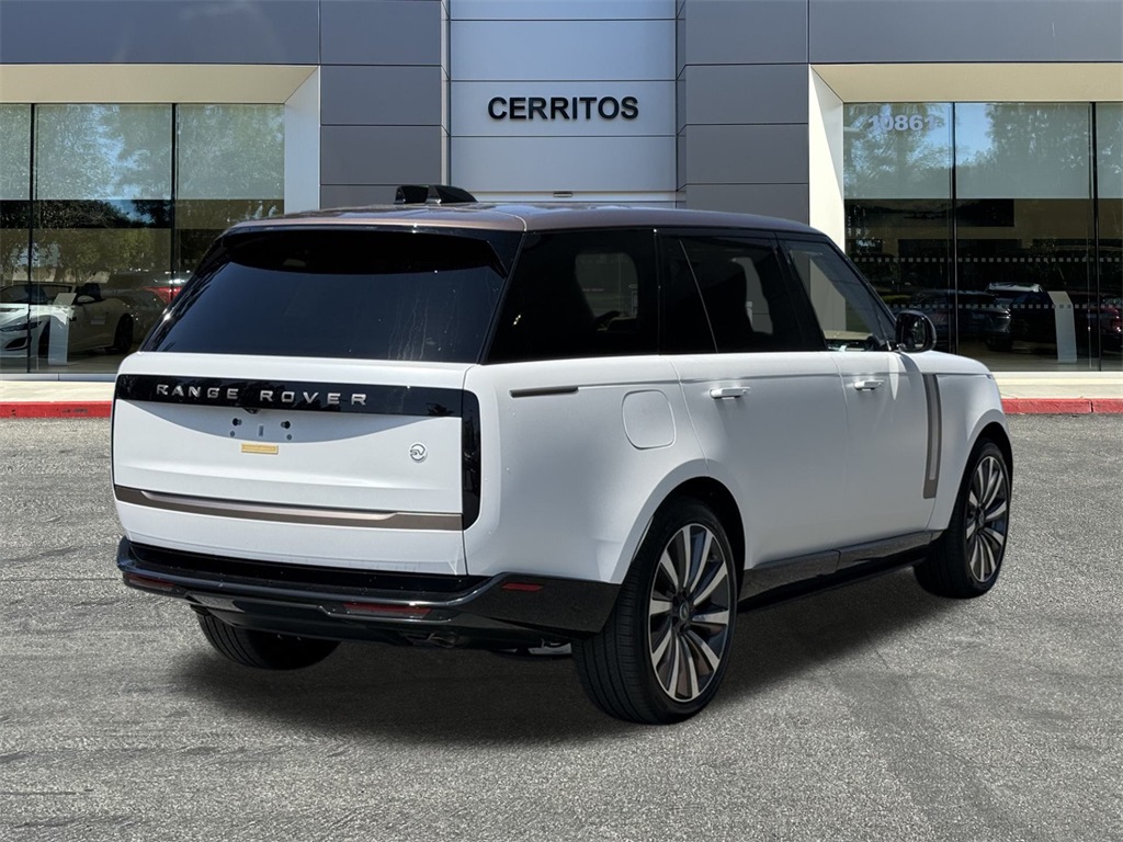 2025 Land Rover Range Rover SV photo 3