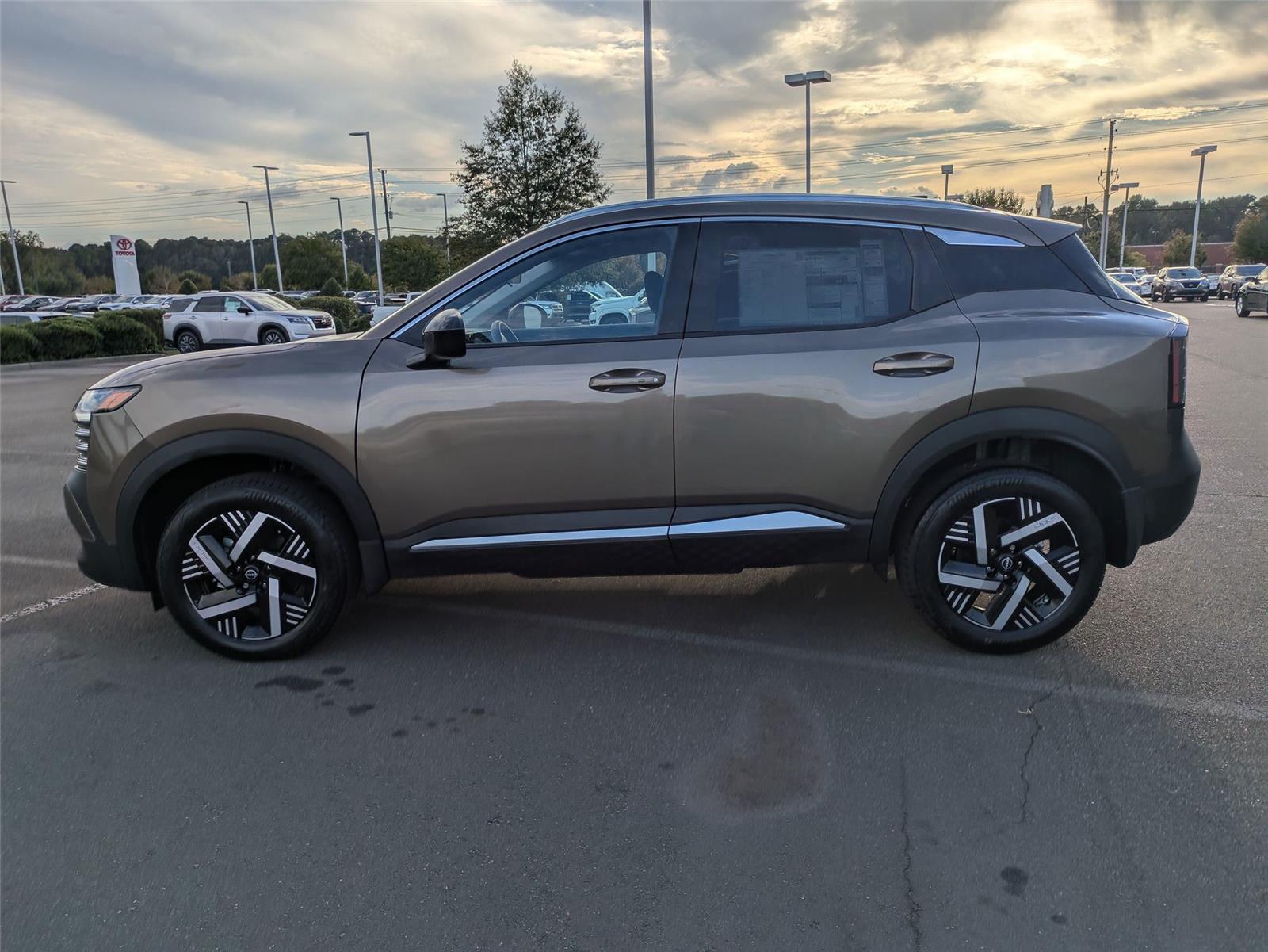 2026 Nissan Kicks SV photo 6