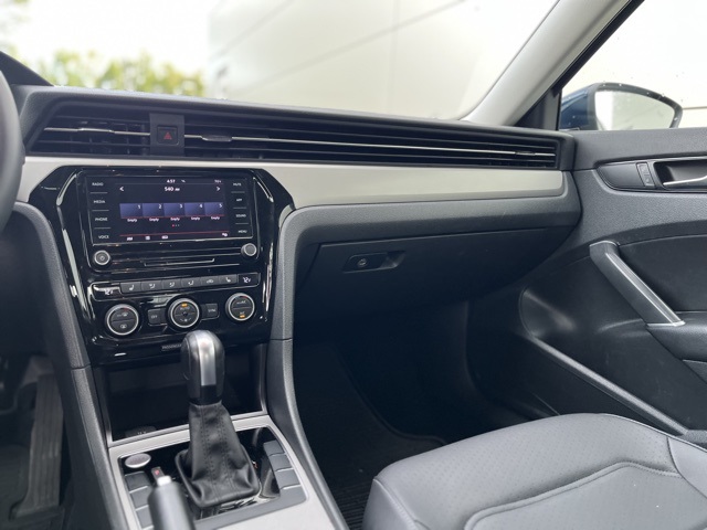 2022 Volkswagen Passat 2.0T SE photo 6