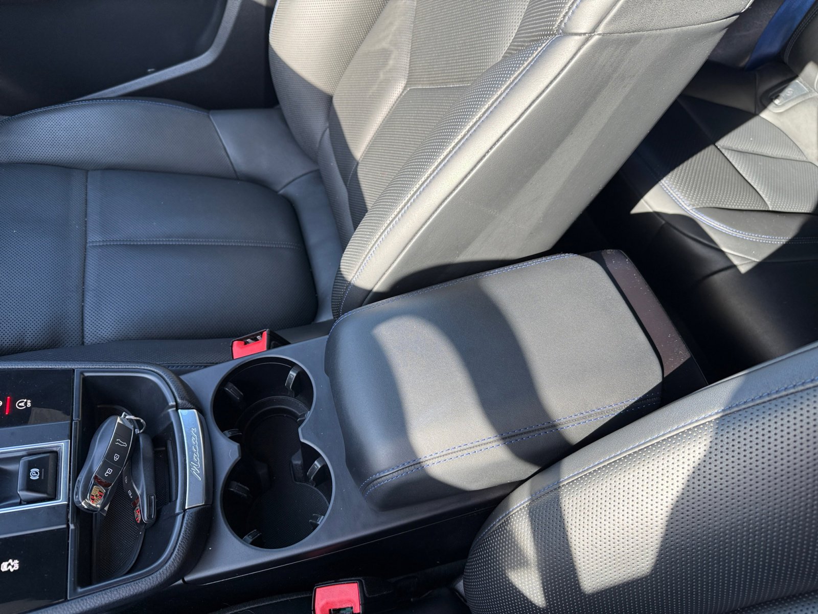 2022 Porsche Macan S photo 14