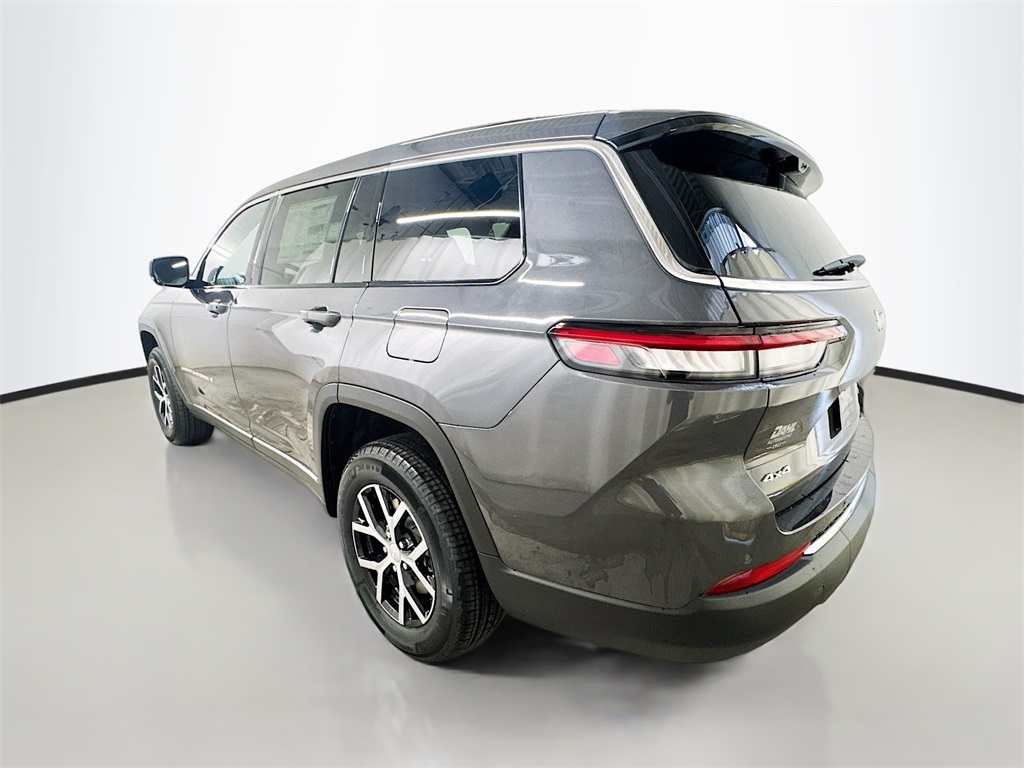 2025 Jeep Grand Cherokee Limited photo 3
