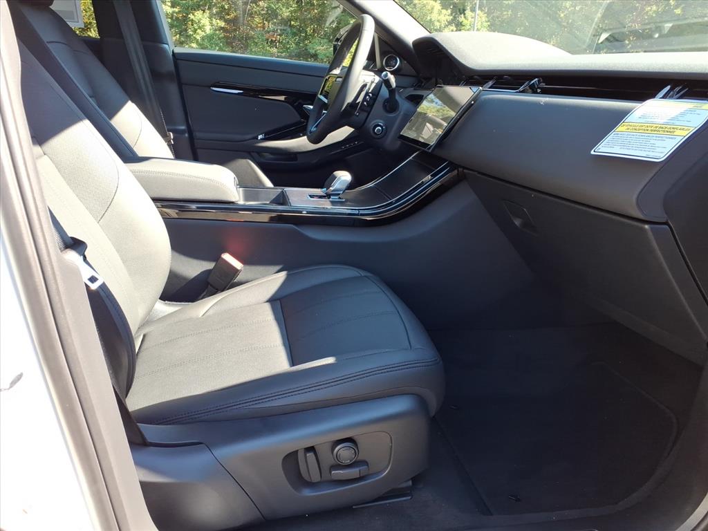 2026 Land Rover Range Rover Evoque Dynamic SE photo 2