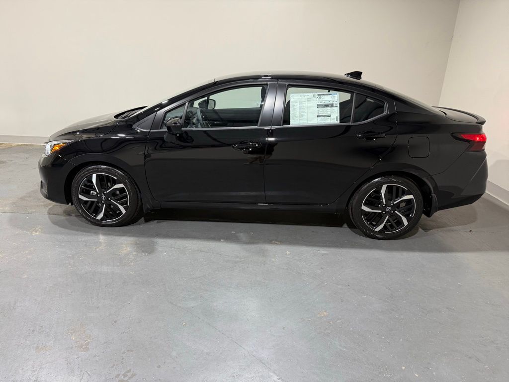 2025 Nissan Versa SR photo 4