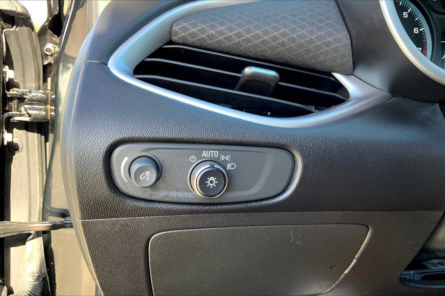 2023 Chevrolet Malibu LS photo 32
