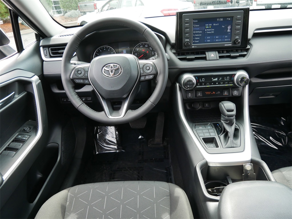2022 Toyota RAV4 XLE photo 5
