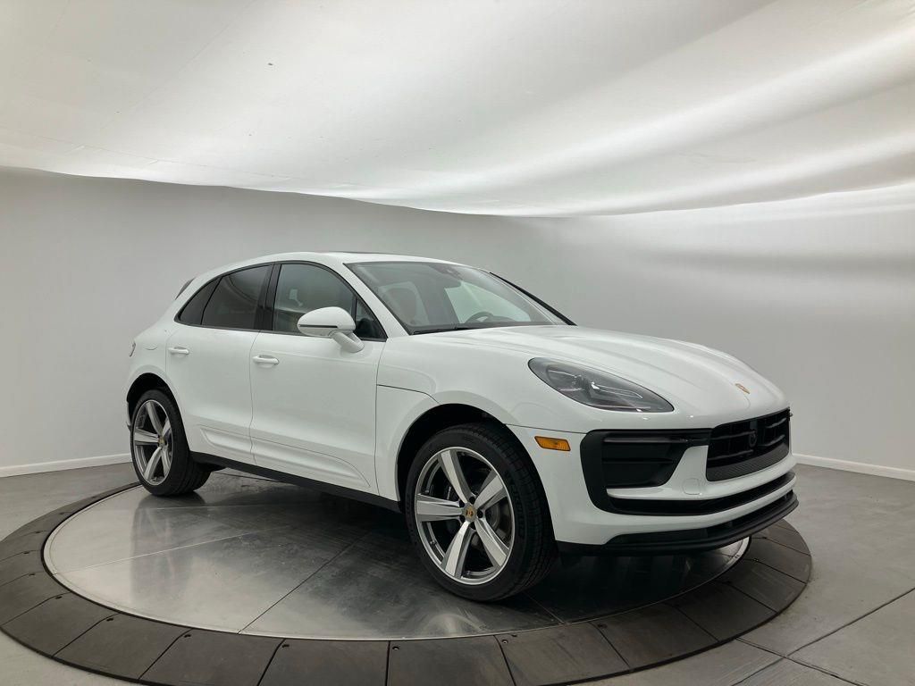 2025 Porsche Macan T photo 6