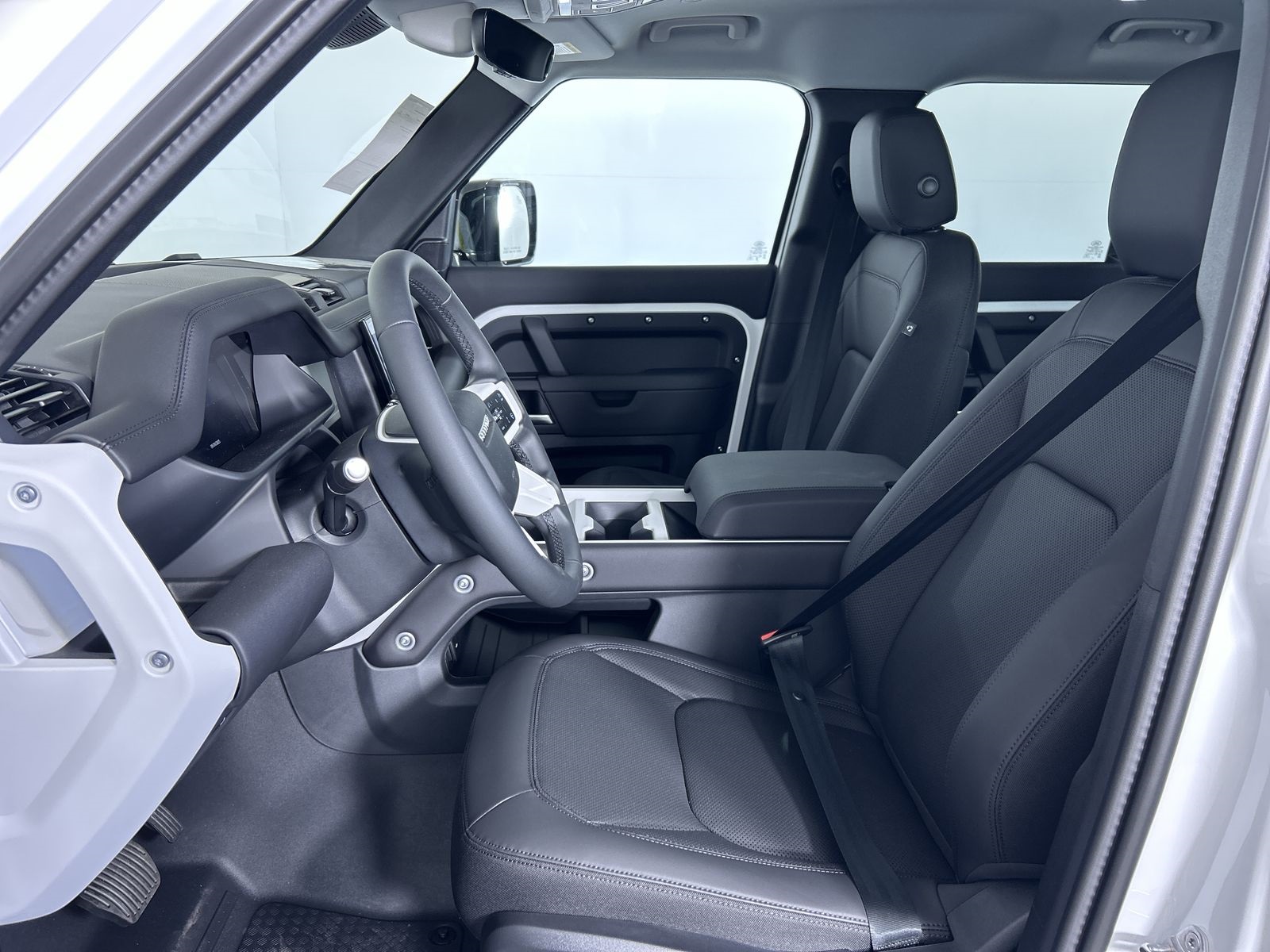 2025 Land Rover Defender 110 S photo 22