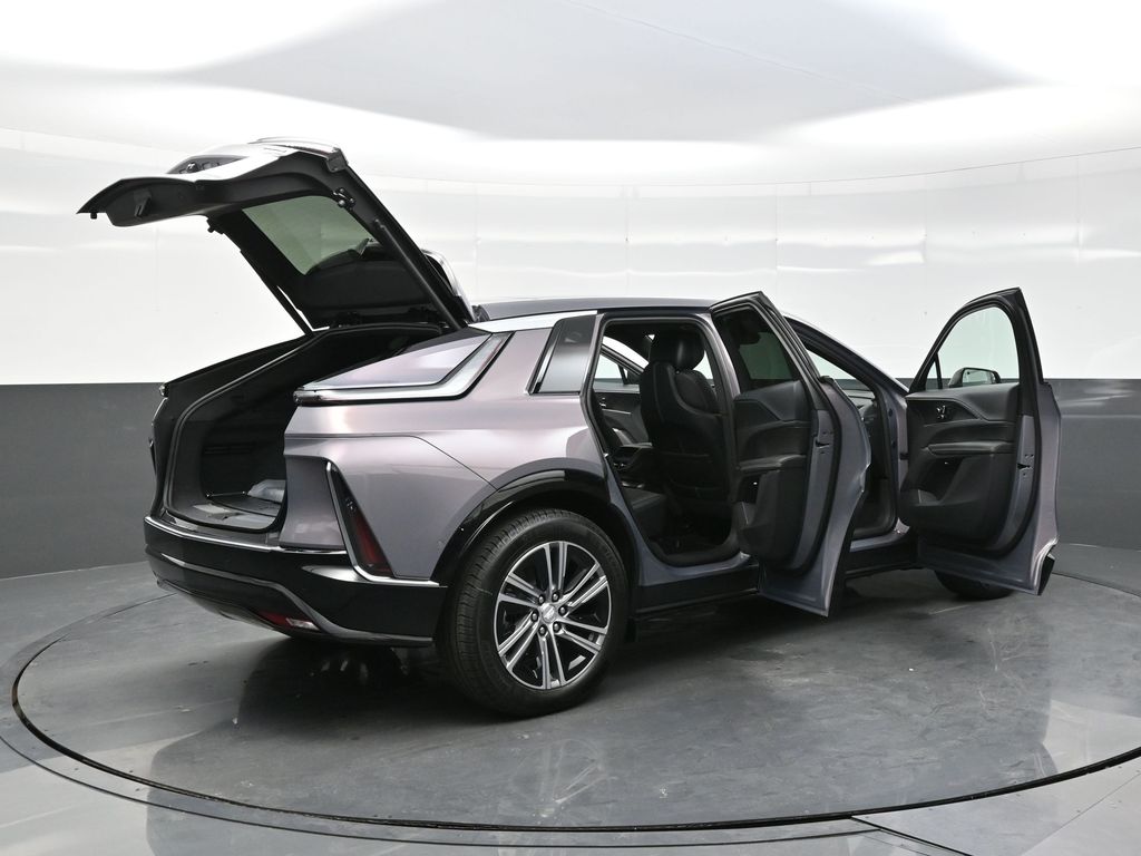 2025 Cadillac Lyriq Luxury photo 38