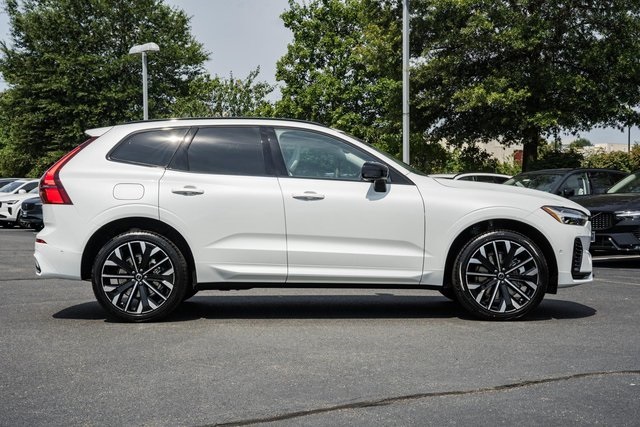 2026 Volvo XC60 Hybrid T8 photo 3