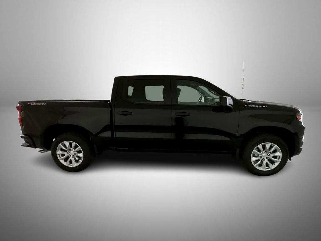 2025 Chevrolet Silverado 1500 Custom photo 4