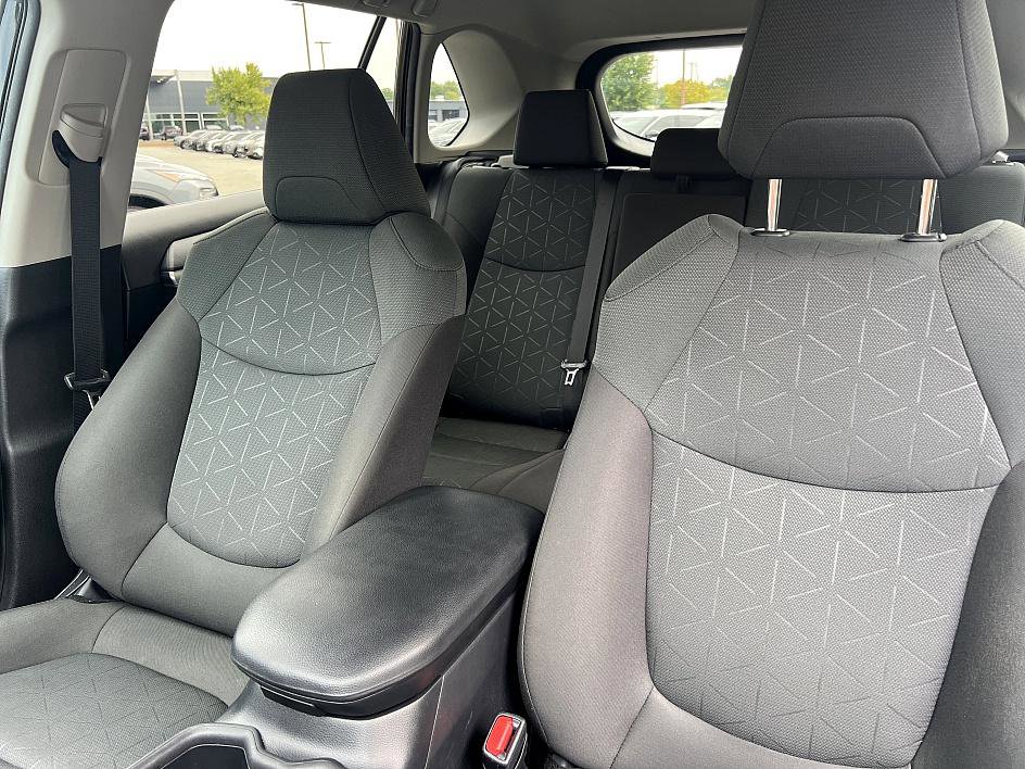 2023 Toyota RAV4 XLE photo 13