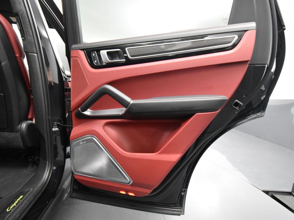 2022 Porsche Cayenne E-Hybrid Turbo S photo 35