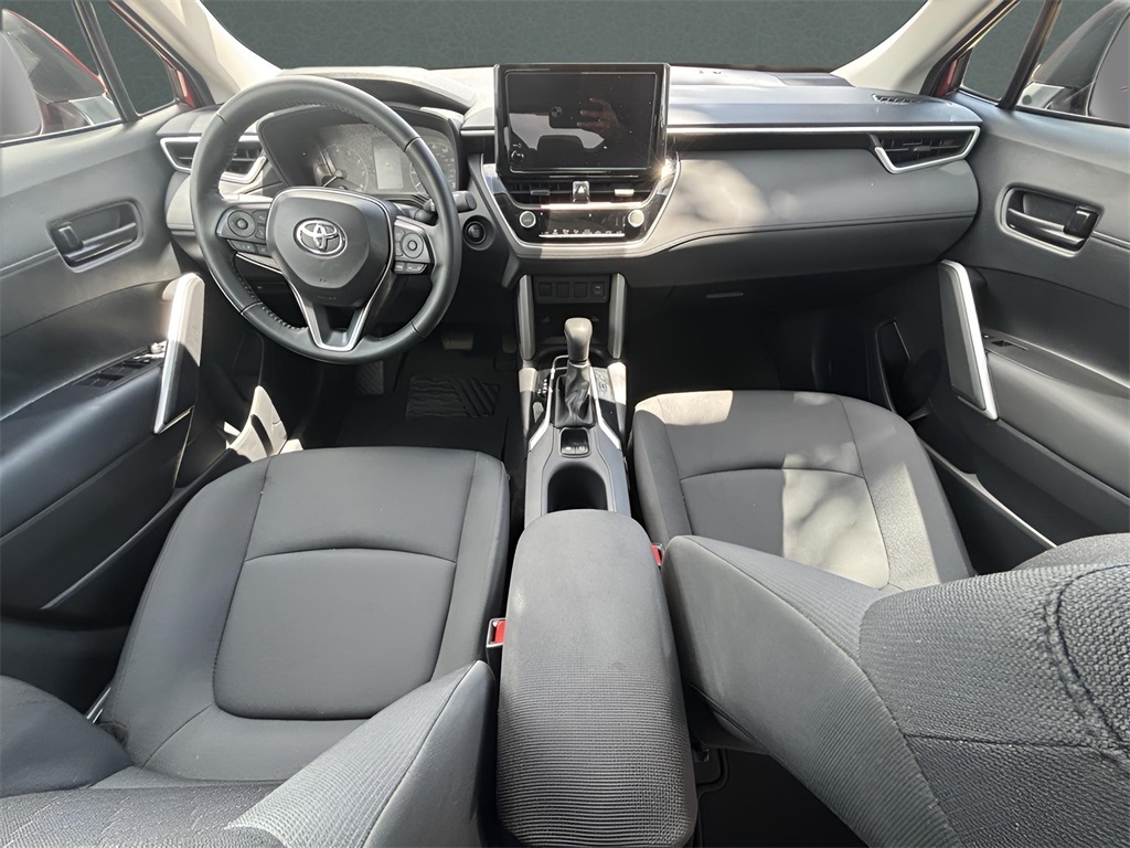2024 Toyota Corolla Cross LE photo 14