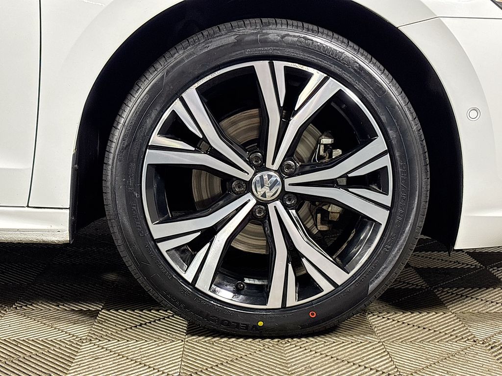 2020 Volkswagen Passat 2.0T SEL photo 20