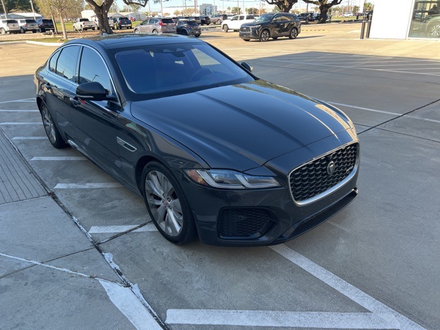 2021 Jaguar XF R-Dynamic SE's photo