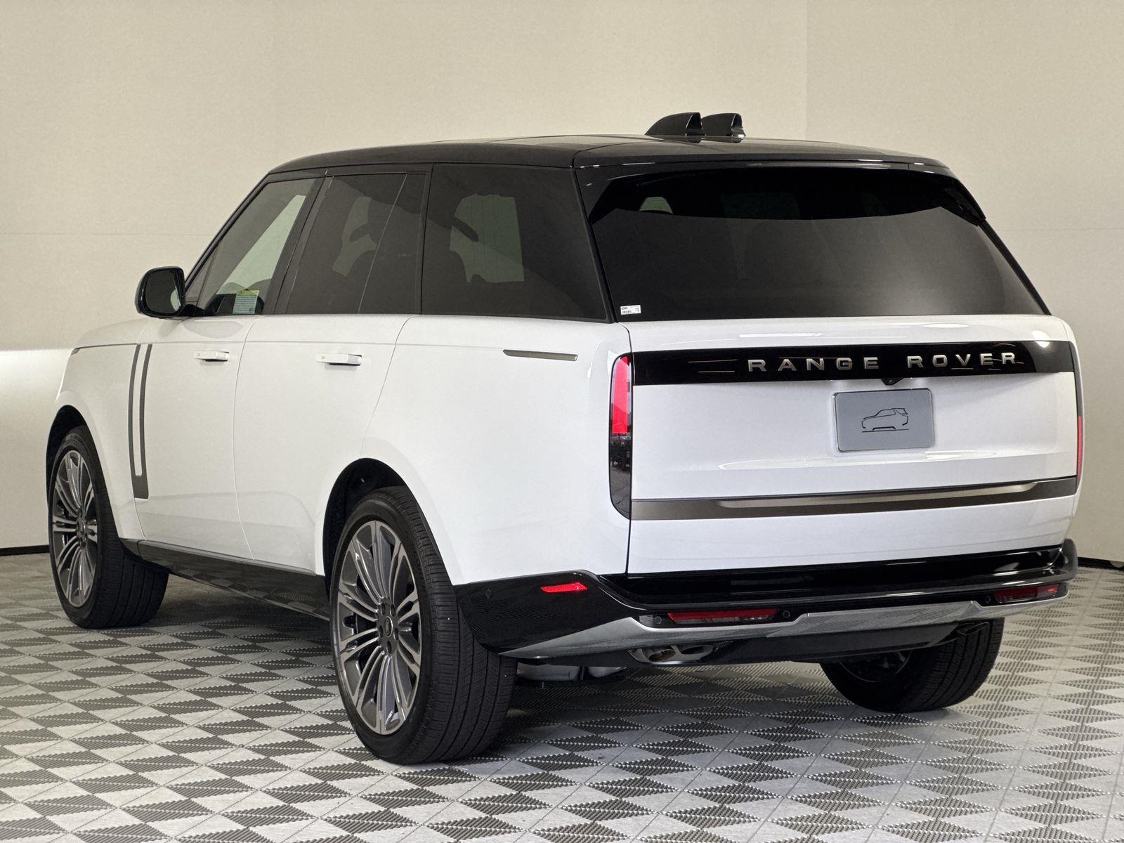 2025 Land Rover Range Rover SE photo 2