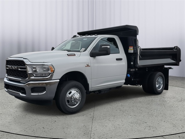 2024 Ram 3500 Tradesman photo 2