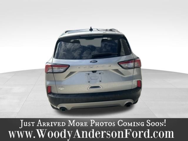 2022 Ford Escape SEL photo 4
