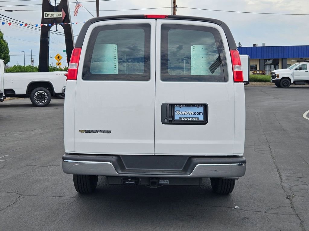 2025 Chevrolet Express Cargo 2500 photo 4