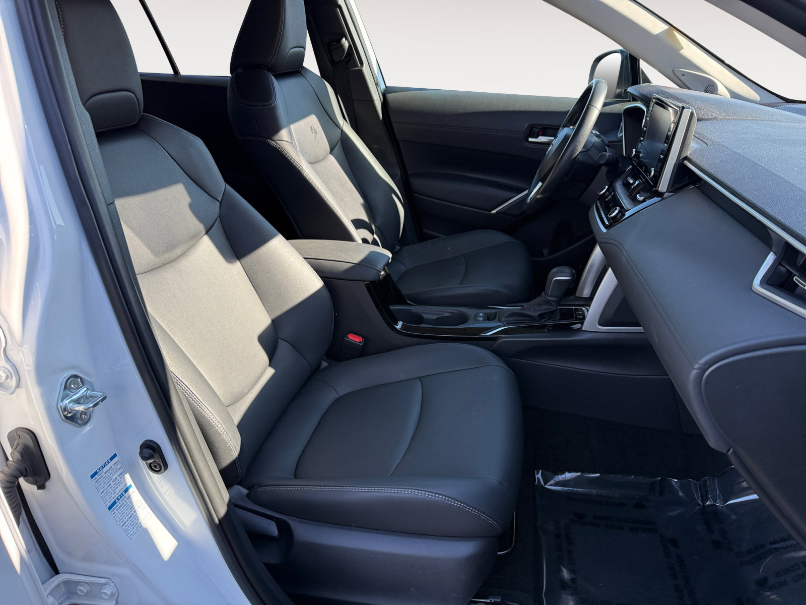 2022 Toyota Corolla Cross XLE photo 19