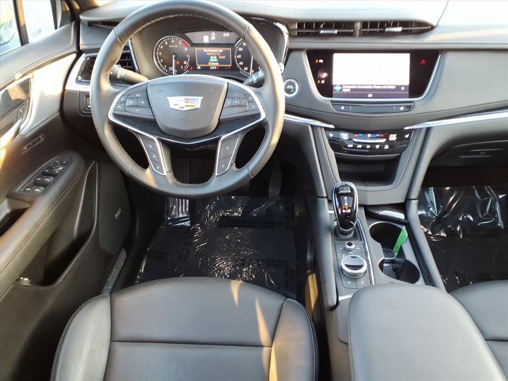 2025 Cadillac XT5 Premium Luxury photo 3