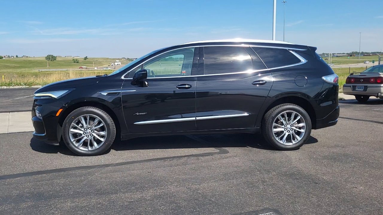 2023 Buick Enclave Avenir photo 3