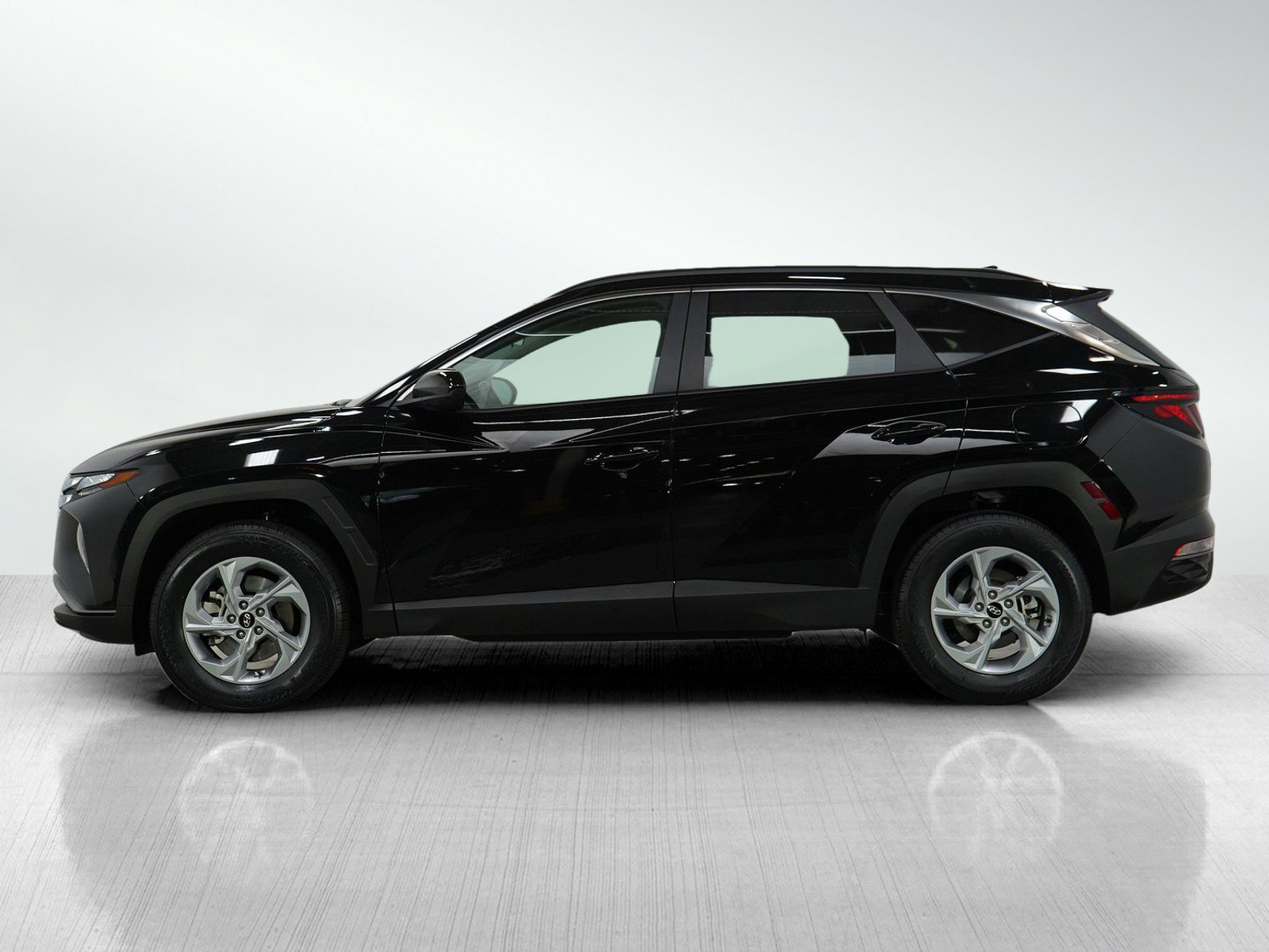 Used 2024 Hyundai Tucson SEL with VIN 5NMJBCDE9RH388817 for sale in Minneapolis, Minnesota